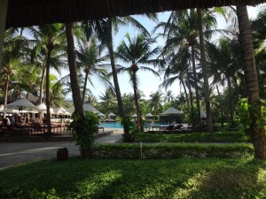 Вид на бассейн отеля Blue Ocean Resort от нашего номера
